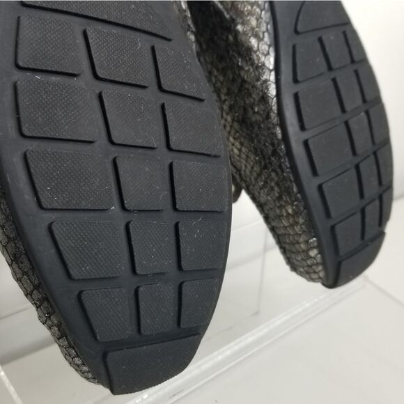 Clark's Artisan Women's Metallic Silver Snakeskin Slip On's Flats Loafer 7W - Picture 10 of 15